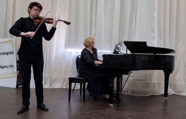 Студент Данила Жогов стал лауреатом Международного конкурса исполнителей на струнно-смычковых инструментах