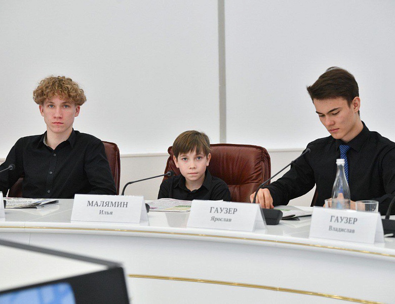 Студенты Саратовского областного колледжа искусств приняли участие во встрече с главой региона