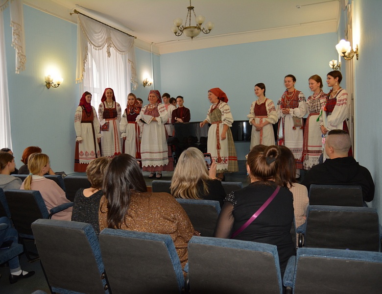 Студенты саратовского областного колледжа искусств познакомились с фольклорными традициями Тверской области