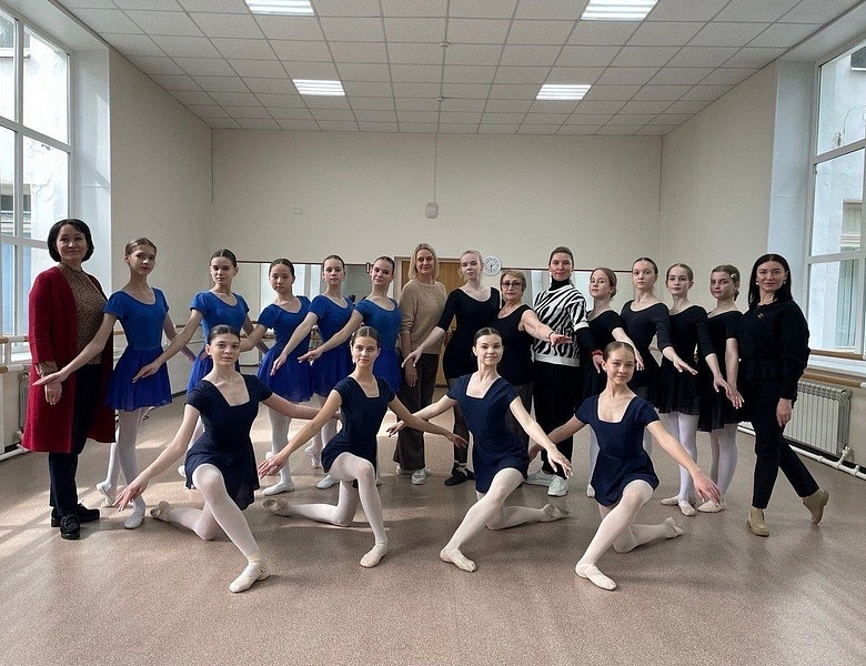 Преподаватели филиала Саратовского областного колледжа искусств в г. Марксе провели мастер-классы для юных музыкантов