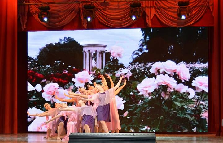 Студенты колледжа познакомили публику с танцами народов мира