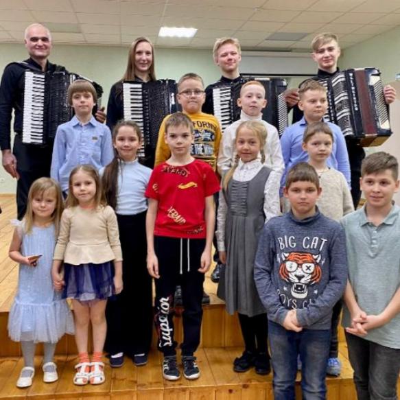 Мастер-класс для народных отделений музыкальных школ Балаково провел преподаватель Саратовского областного колледжа искусств Павел Мангасарян