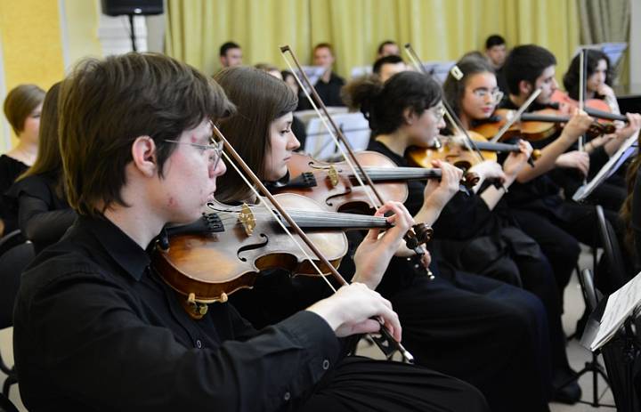Отчётный концерт ЦК «Оркестровые струнные инструменты»