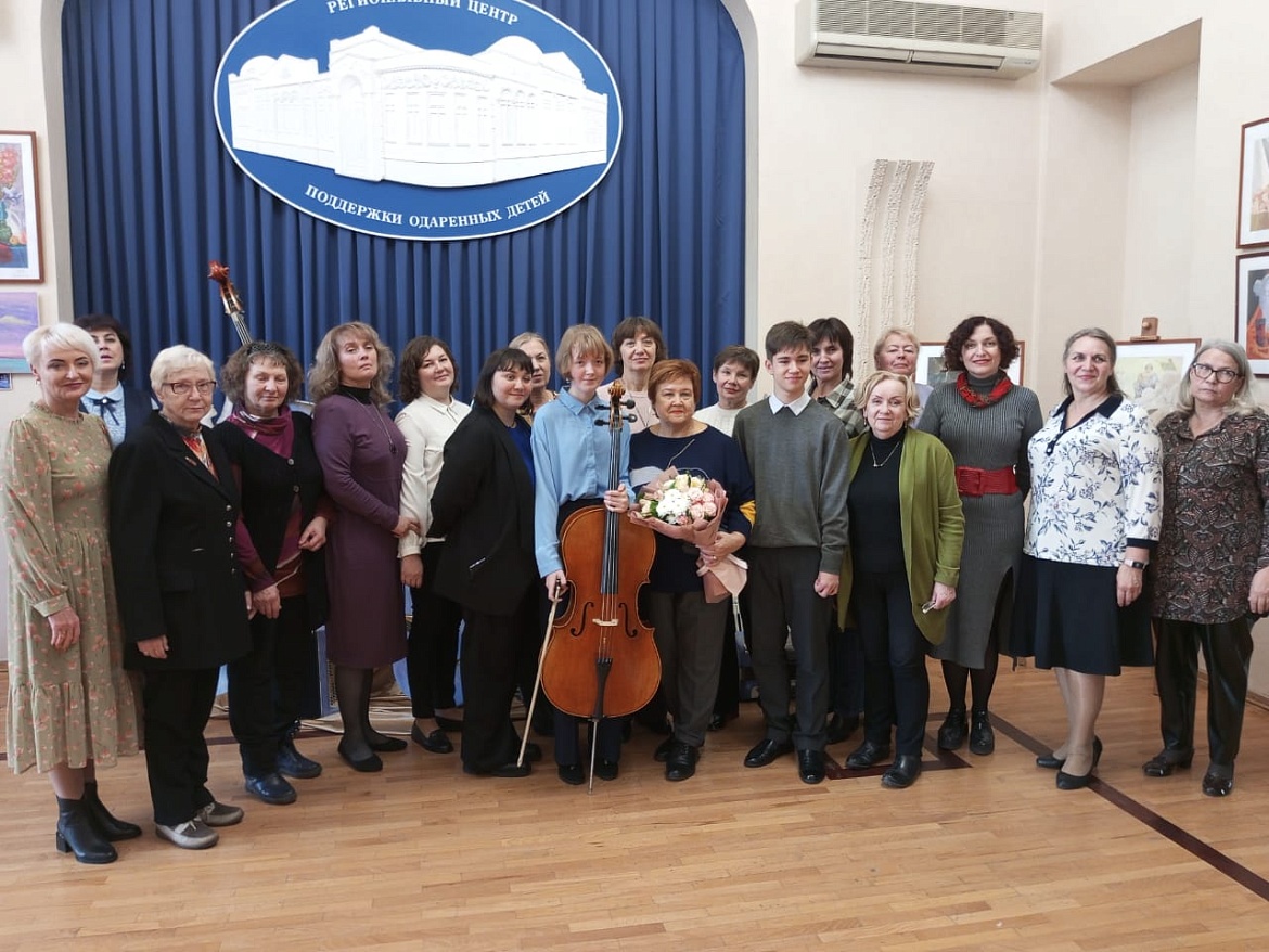 Заслуженный работник культуры РФ Надежда Скворцова провела мастер-класс для виолончелистов