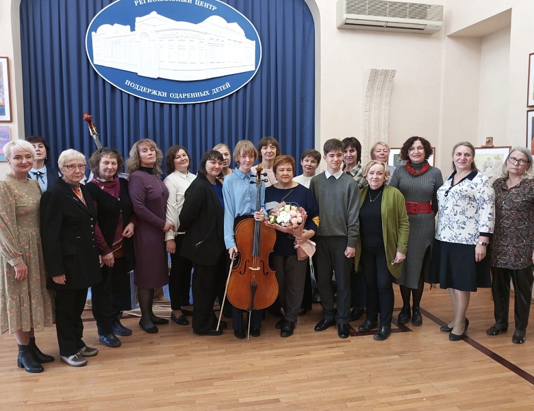 Заслуженный работник культуры РФ Надежда Скворцова провела мастер-класс для виолончелистов