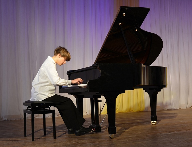 Пианистка Софья Царева стала победителем конкурса среди профильных учебных заведений России