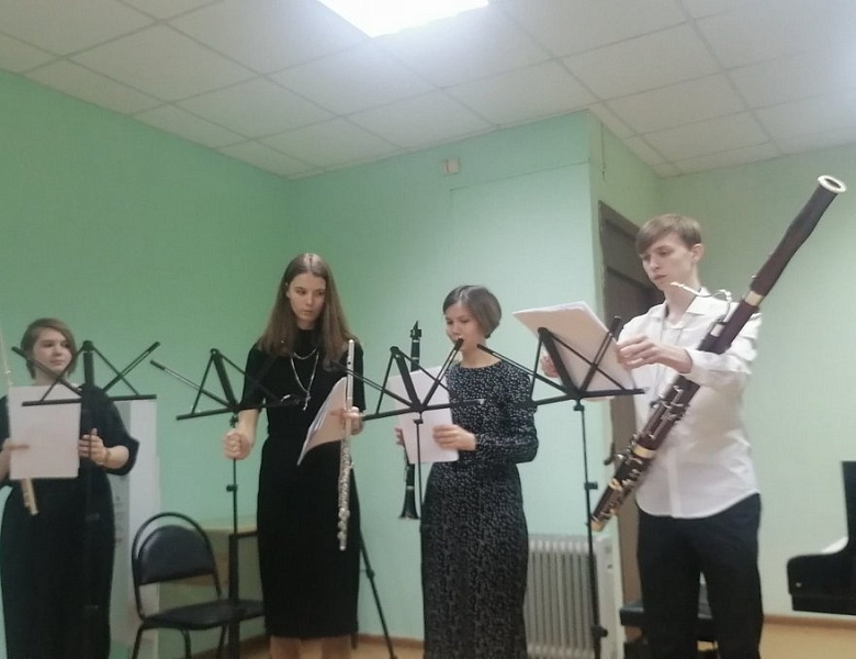 Студенты Саратовского областного колледжа искусств продолжают участвовать в профориентационных концертах