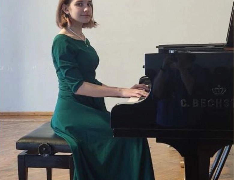 Пианистка Ксения Леонова вошла в число победителей всероссийского конкурса
