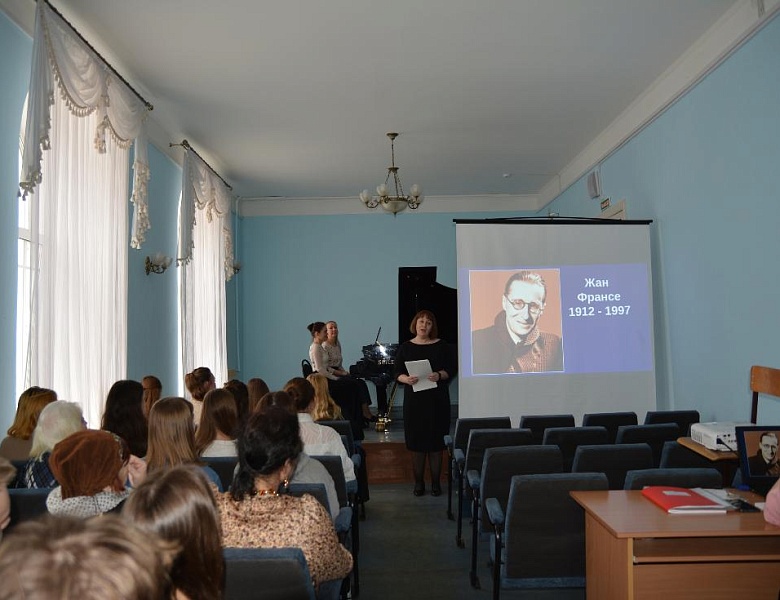 Музыканты из московского ВУЗа провели лекцию - концерт и мастер – класс для саратовских студентов