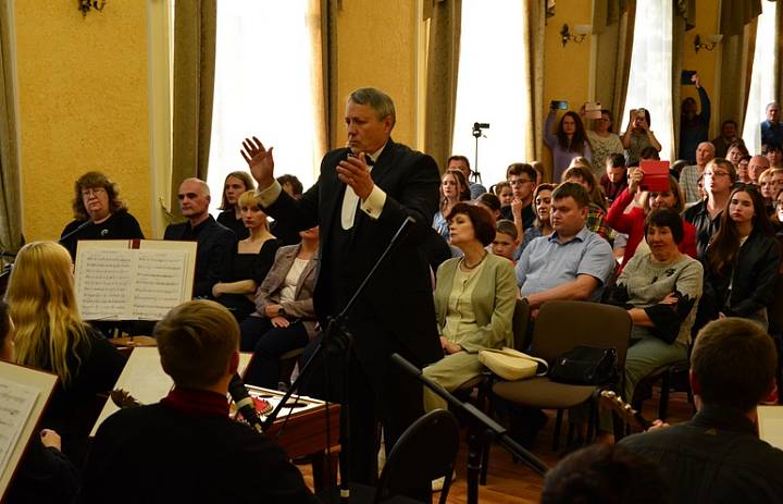 Зрители вызвали на бис Оркестр народных инструментов Саратовского областного колледжа искусств