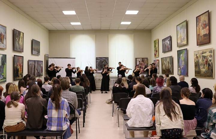 Разговор со сверстниками: Будущие музыканты рассказали студентам –художникам о творчестве Альфреда Шнитке