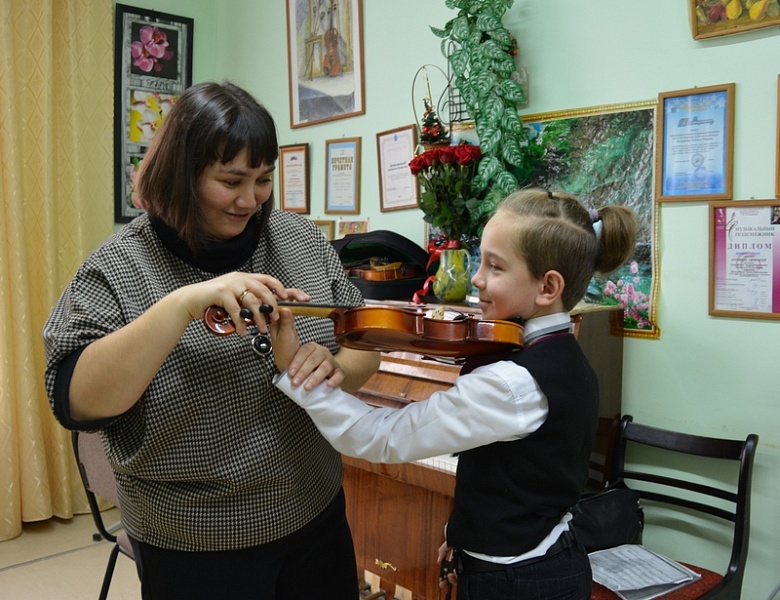 «Секреты мастерства»: Преподаватели Саратовского областного колледжа искусств провели серию  мастер-классов в Петровске 