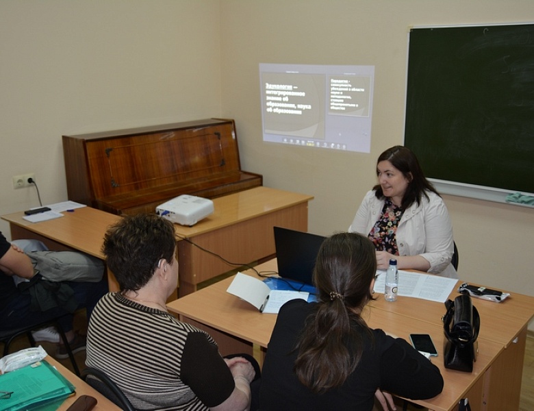 Преподаватели детских школ искусств из районов области проходят обучение в Саратовском областном колледже искусств